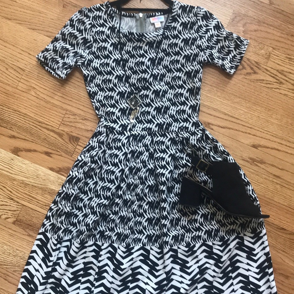 Lularoe XXS Amelia dress black white